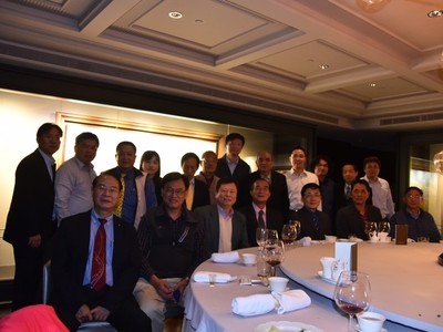 工學院長代表參加校友會長鄭讚慶獲頒海洋大學博士學位餐會